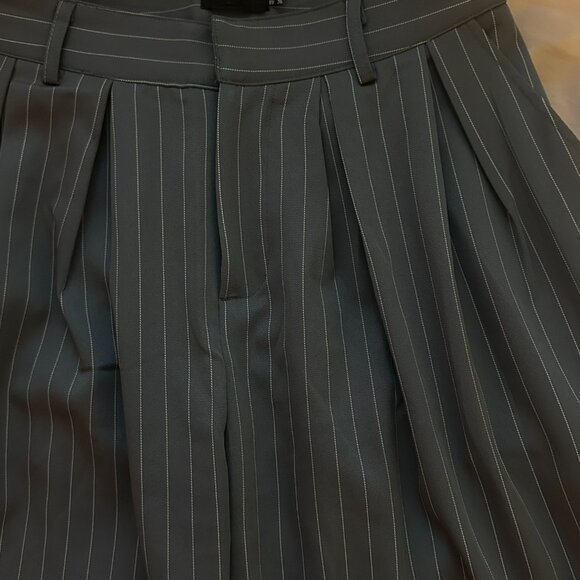 PLT Grey Pinstripe Two-Piece Suit – Oversized Blazer + Pleated Trousers - Picture 3 of 5
